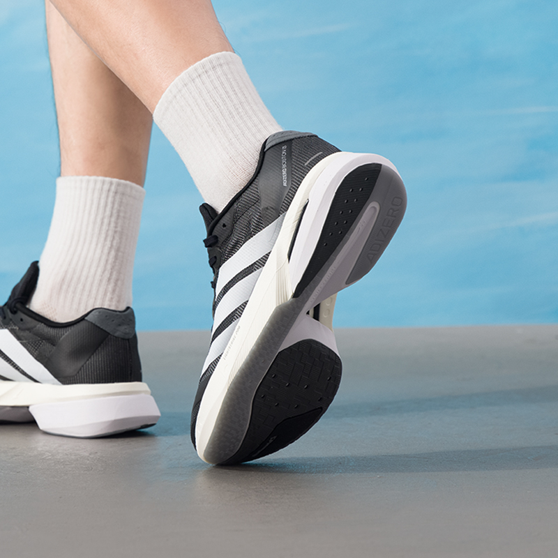 アディダス メンズシューズ オリジナル 軽量 ロードランニン - Lightweight Road Running Shoes のレビューと価格
