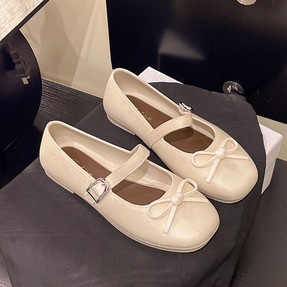 上品なパールとリボンが施された女性用サンダル。多様なシーンで - Sandals のレビューと価格