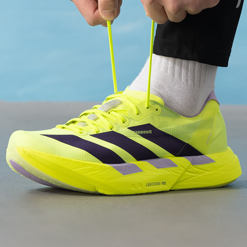 アディダス メンズシューズ オリジナル 軽量 ロードランニン - Lightweight Road Running Shoes のレビューと価格