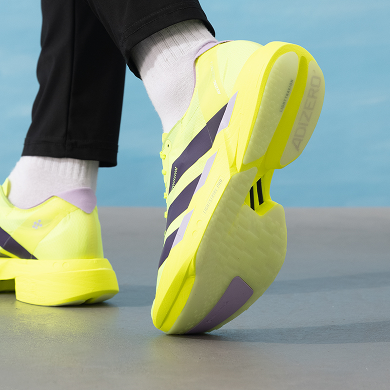 アディダス メンズシューズ オリジナル 軽量 ロードランニン - Lightweight Road Running Shoes のレビューと価格