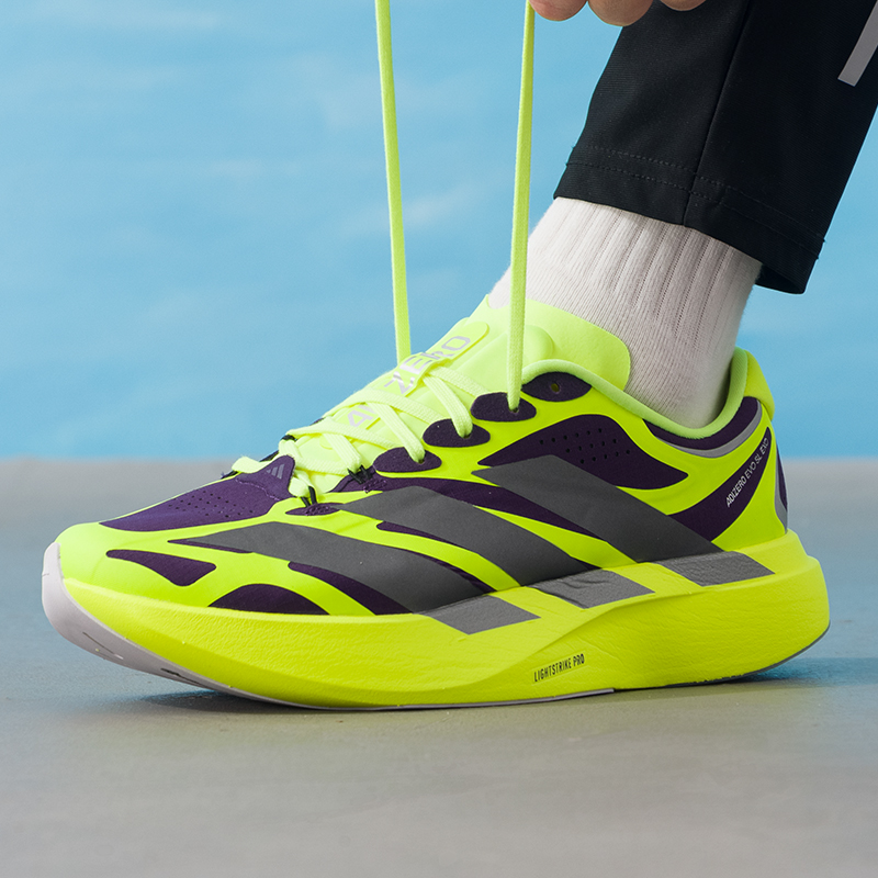 アディダス メンズシューズ オリジナル 軽量 ロードランニン - Lightweight Road Running Shoes のレビューと価格