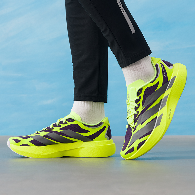 アディダス メンズシューズ オリジナル 軽量 ロードランニン - Lightweight Road Running Shoes のレビューと価格